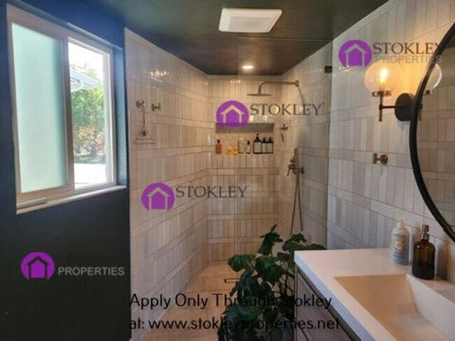 Foto del edificio - 4311 Fairway Dr