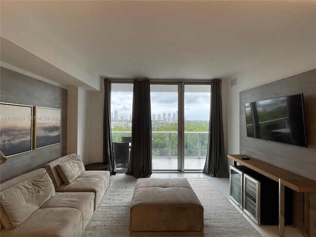 Foto del edificio - 16385 Biscayne Blvd