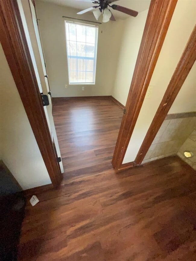 Building Photo - 1602 NW Lindy Ave