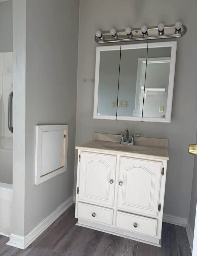 Foto del edificio - 3 bedroom, 2 bathroom Renovated House