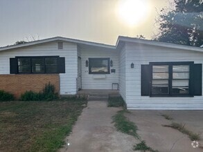 Building Photo - 818 S Bowie Dr