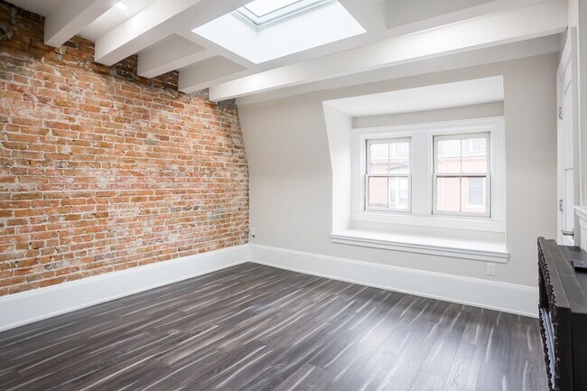 Building Photo - 45 Clarendon St