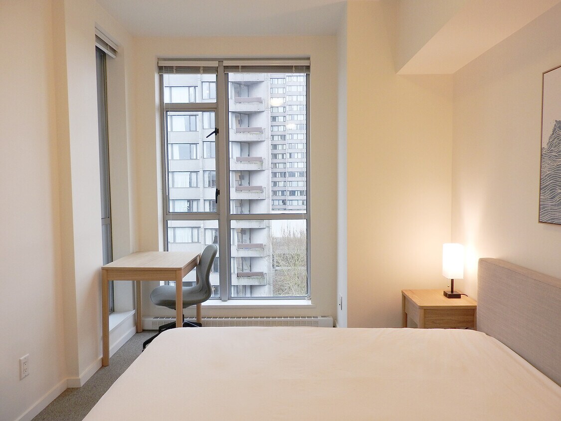 Photo du bâtiment - Furnished 2bd/2ba at UBC