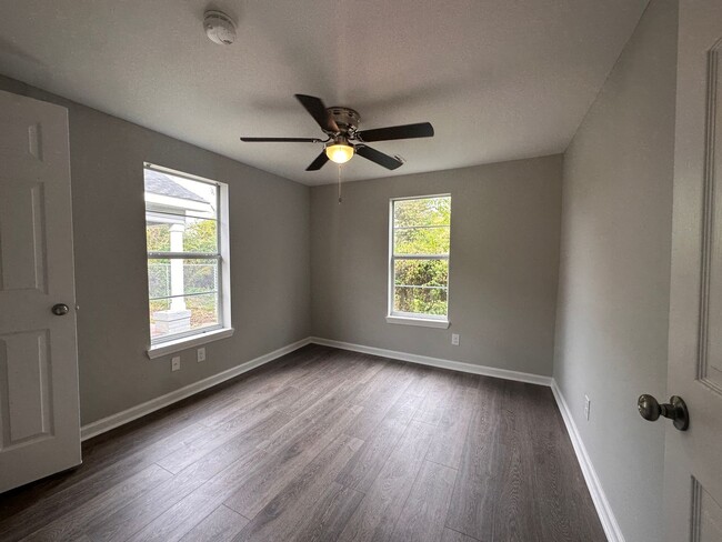 Building Photo - Updated 2/1 Available February!