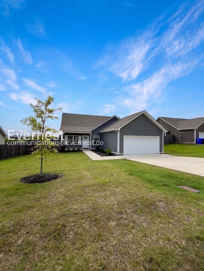 Foto del edificio - Limited Time Special Offer / 4 Bed, 2 Bath Home with and Garage / Pet-Friendly / Vouchers Accepte...