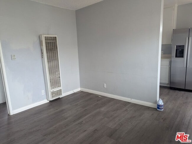 Photo - 901 W 64th St Apartment