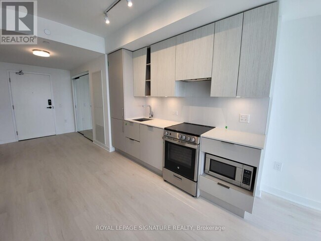 Photo du bâtiment - 3900 Confederation Pkwy
