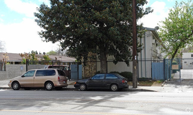 15552 Vanowen St. - 15552 Vanowen St
