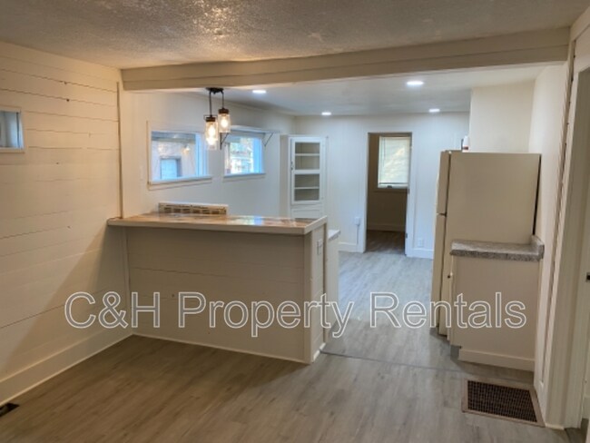 Building Photo - 711 N 26th St