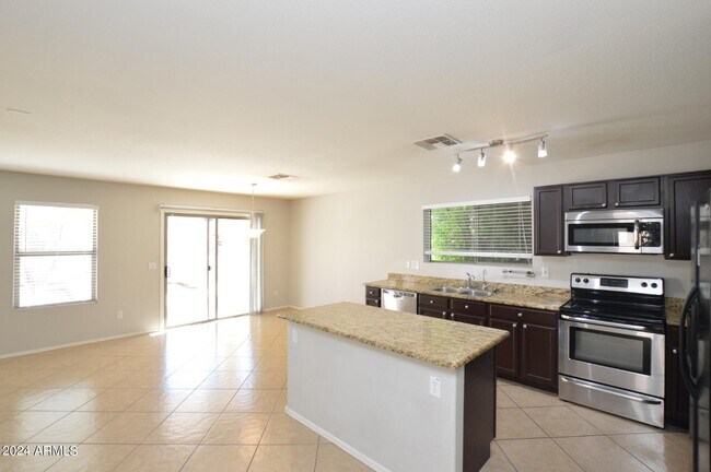 Foto del edificio - 3735 E Sheffield Rd