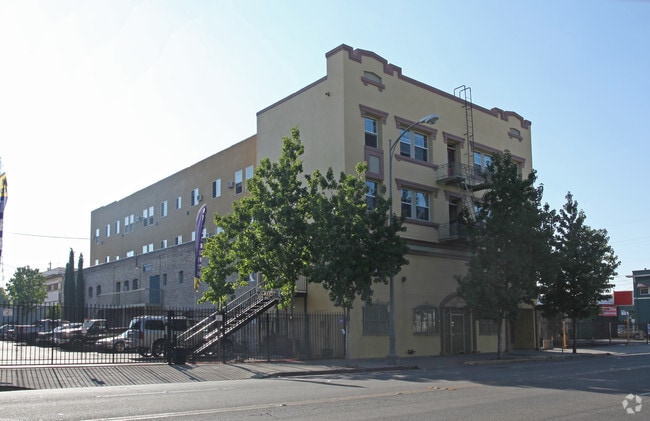 Building Photo - Legacy Apartments