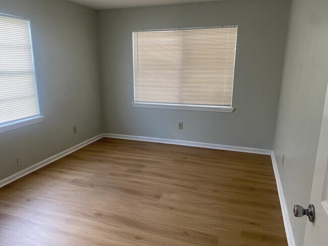 Foto del edificio - 7813 Pruitt Dr