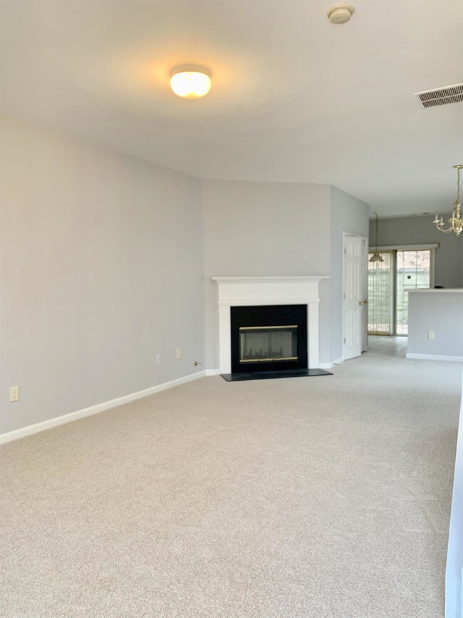 Building Photo - 893 Redwood Dr NW