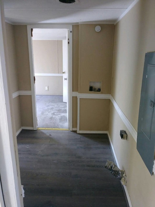 Building Photo - 424 Doe Trl