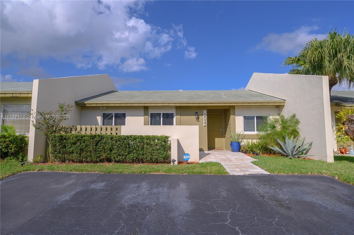 Primary Photo - 12022 SW 110th St Cir E