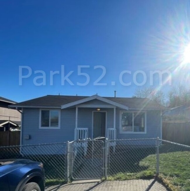 Building Photo - 3 bedroom 1.5 Bathroom Rambler in Tacoma!