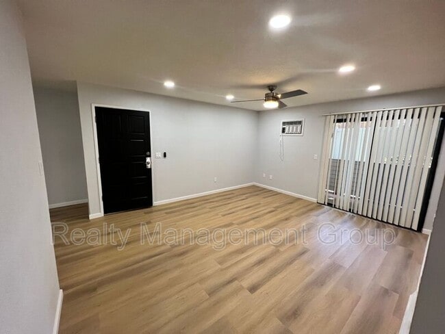 Foto del edificio - 1013 S Sunshine Ave