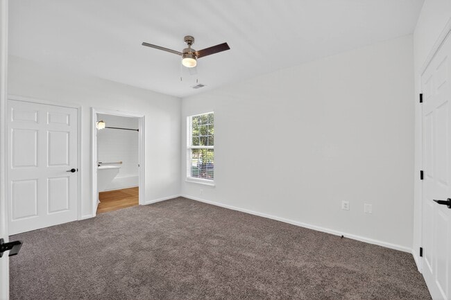 Building Photo - Brittany Commons Apartments