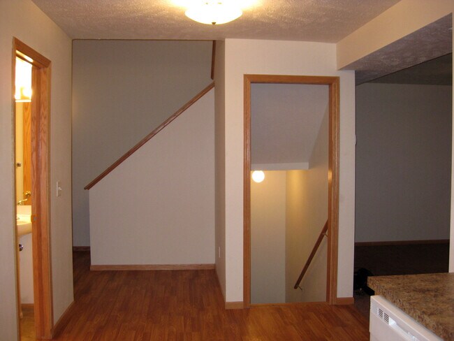 Building Photo - **Recently Remodeled** Renter's Dream Home...