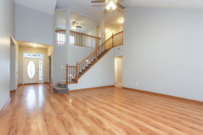 Foto del edificio - 401 Creekstone Dr