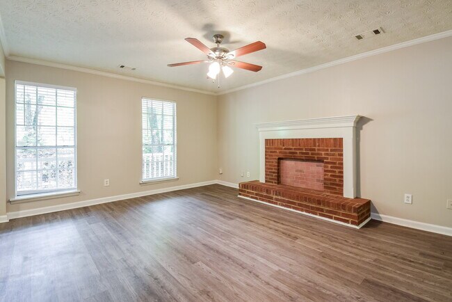 Foto del edificio - 5543 Dorsett Shoals Rd