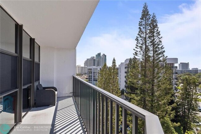 Foto del edificio - 1000 Parkview Dr