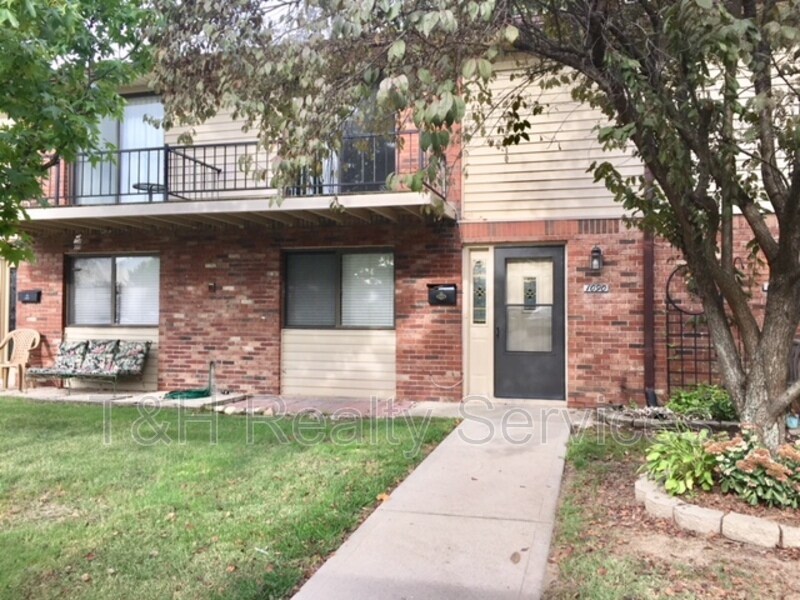 1090 Greenwood Park Dr W, Greenwood, IN 46142 Townhome Rentals in