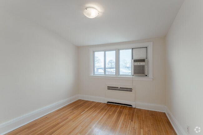 2BR, 1BA - 950SF - Bedroom - Cartac Community