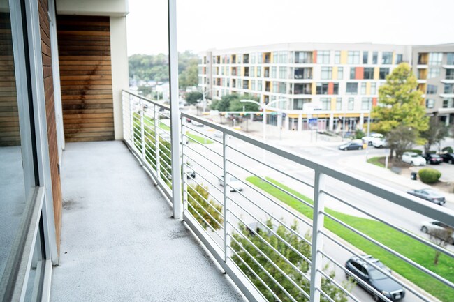 Building Photo - 210 Lee Barton Dr