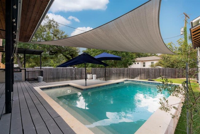 Building Photo - 5604 Bull Creek Rd