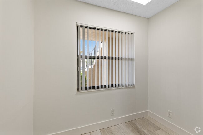 2HAB, 2BA - 1196 ft² - Cypress Park
