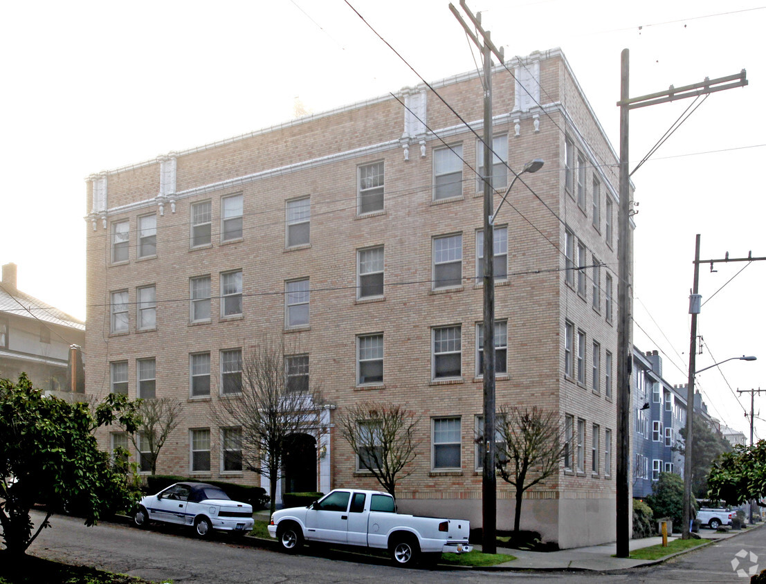 Primary Photo - Roygate Apartments