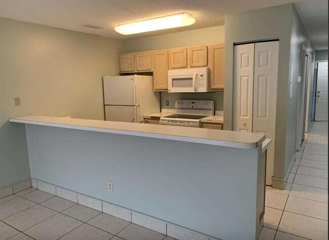 Building Photo - 4265 Villas Dr