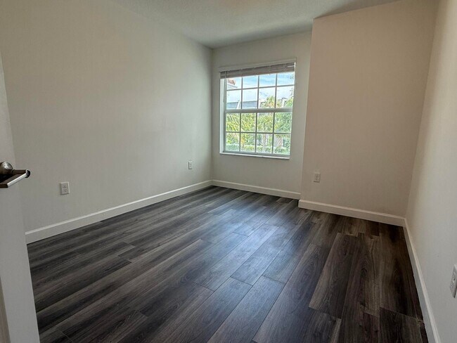 Foto del edificio - 6907 Broadwater Ln