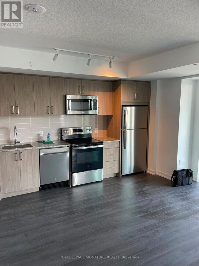 Photo du bâtiment - 4010 Eglinton Ave W
