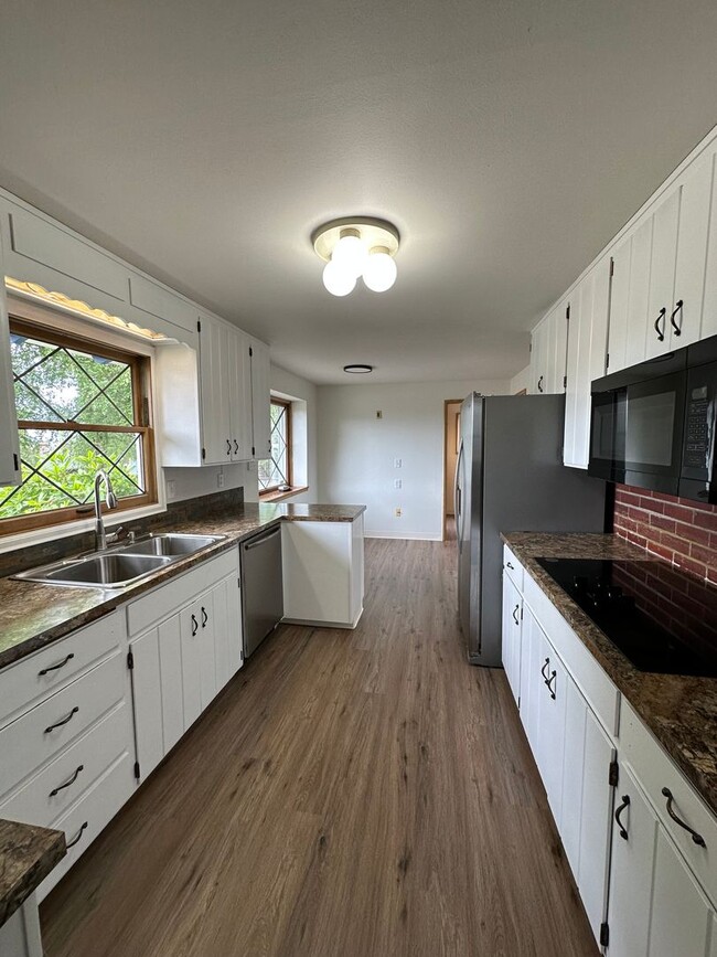 Foto del edificio - Move in Special! Beautifuly Renovated 4 Be...