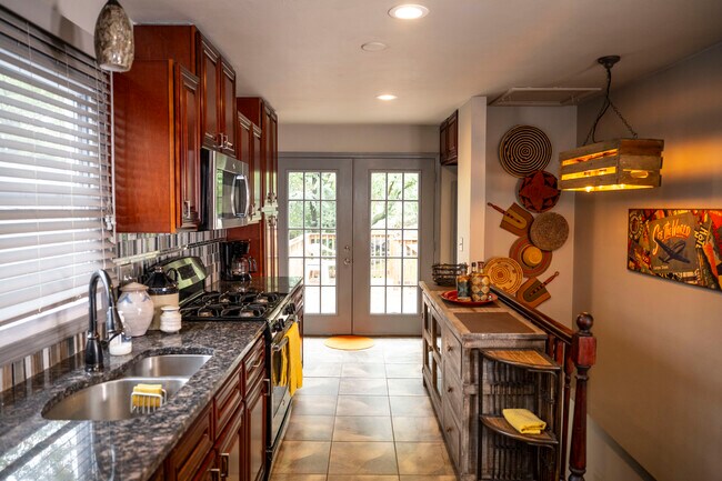 Foto del edificio - 1604 Kraft St