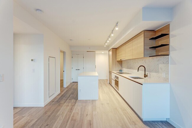Building Photo - 10448 University Dr