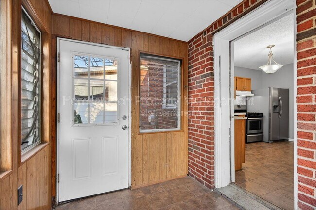 Foto del edificio - 3155 Hampton Ave