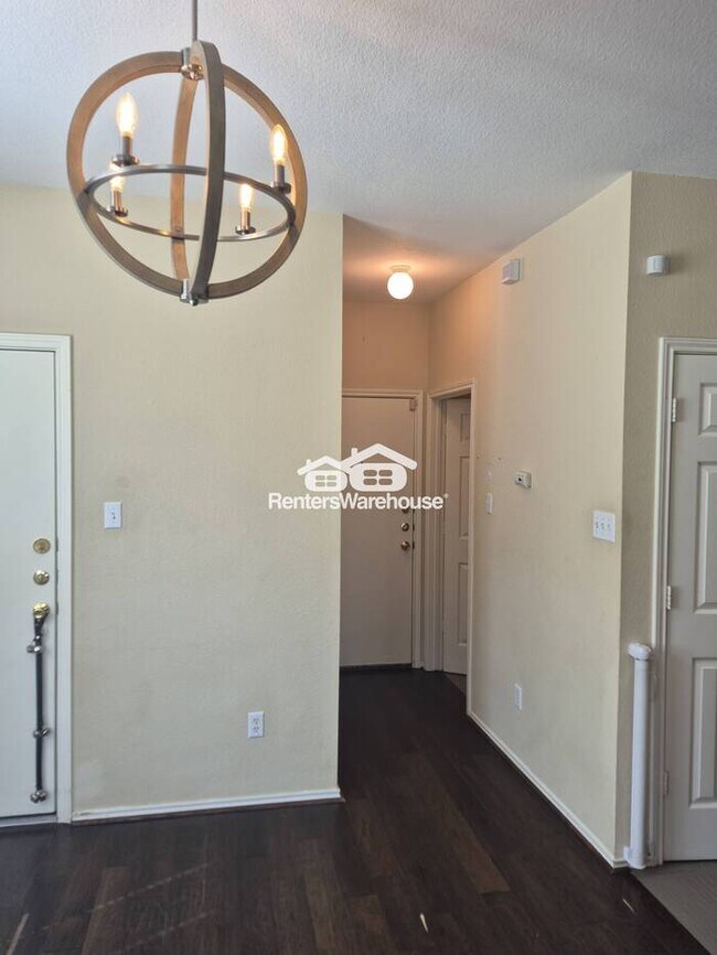 Foto del edificio - Perfect upgrade from an apartment!