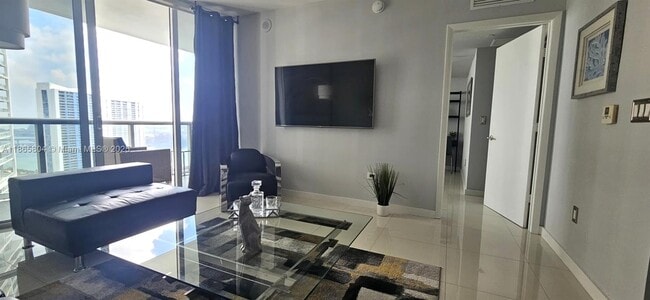 Foto del edificio - 495 Brickell Ave