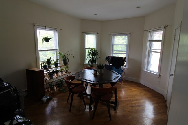 Building Photo - 3.0 bedroom in Cambridge Massachusetts 02141