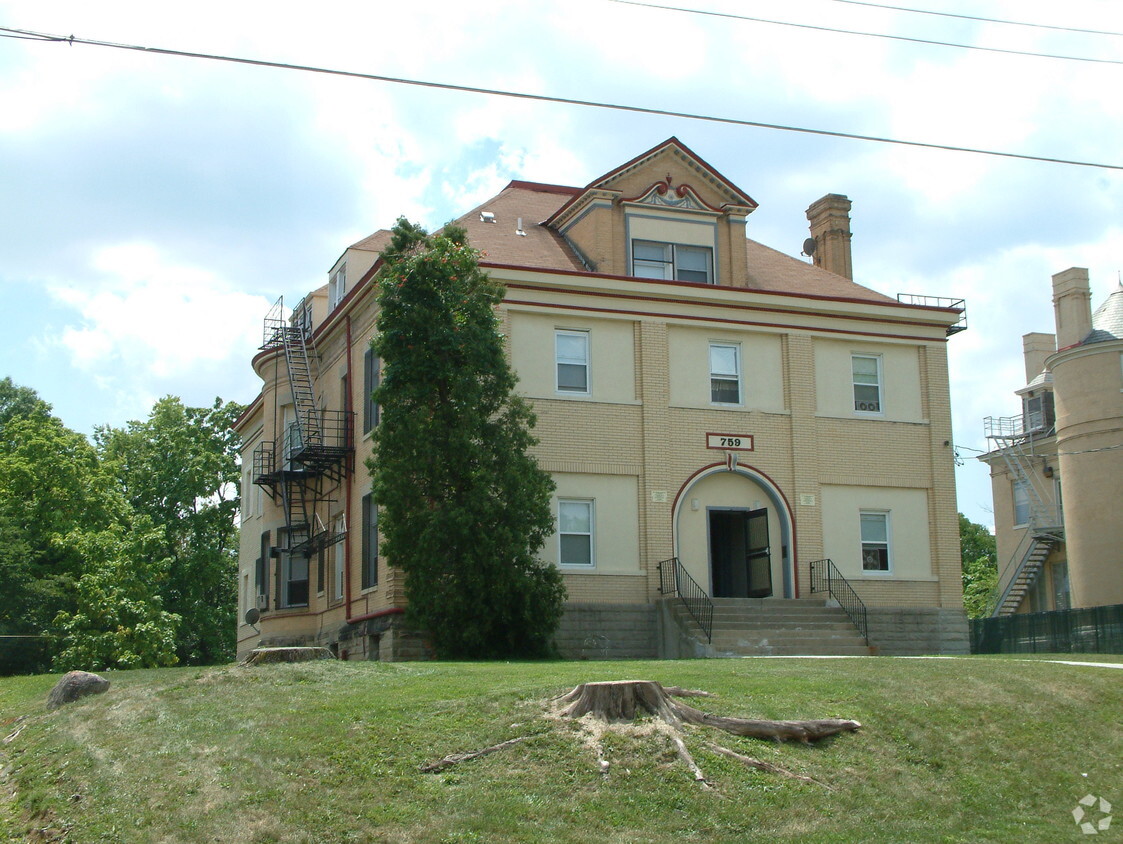 Building Photo - 759 Greenwood Ave