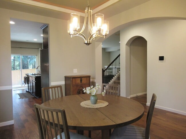 Building Photo - 5 bedroom, 1.5 bath home in Tehaleh