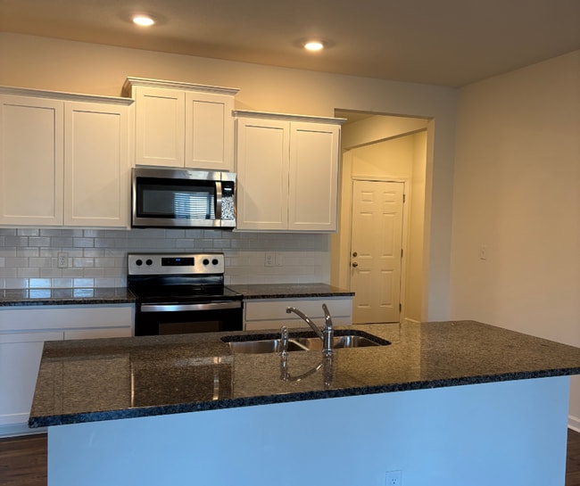 Foto del edificio - 2049 Tournament Dr