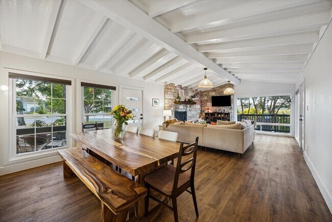 Foto del edificio - 6407 Lynn Ln