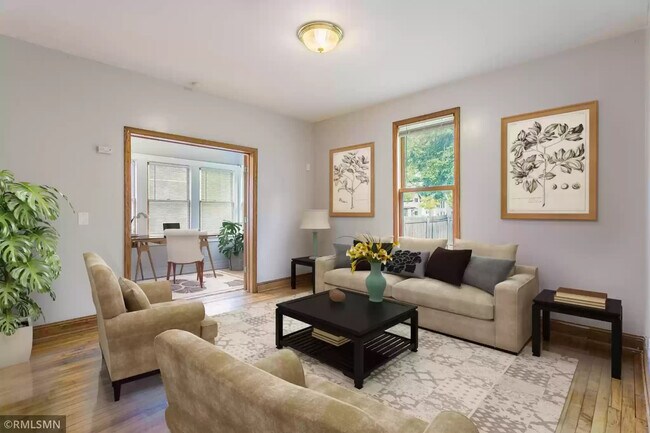 Foto del edificio - 2954 DuPont Ave N