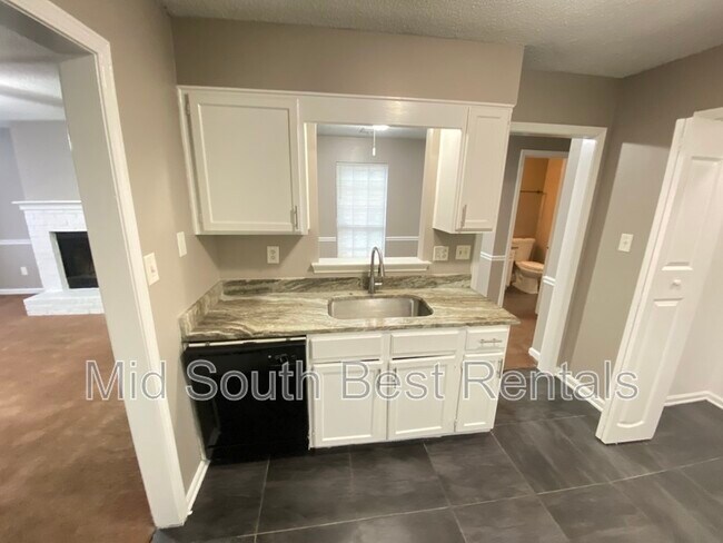 Foto del edificio - 5845 Plum Valley Dr