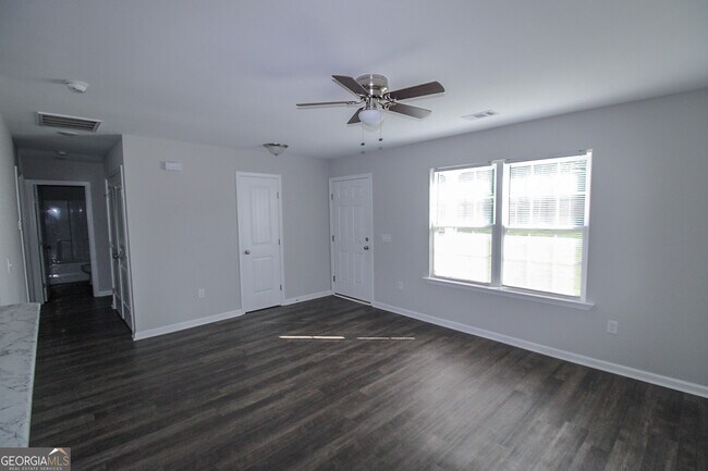 Building Photo - 124 Callaway Cres