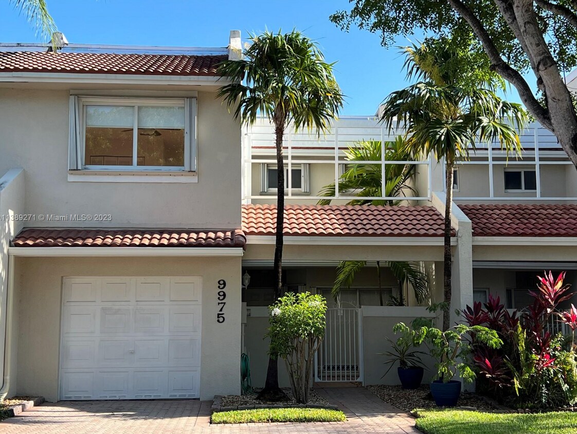 9975 NW 43rd Ter, Doral, FL 33178 Townhouse for Rent in Doral, FL